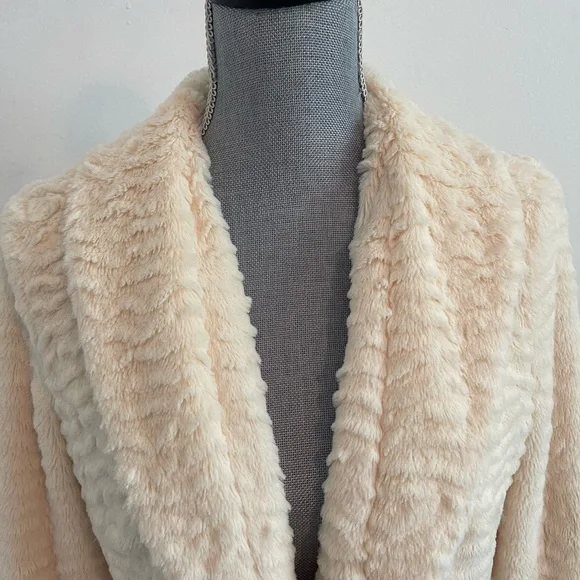 Forever 21 Cream Faux Fur Jacket - Picture 10 of 12